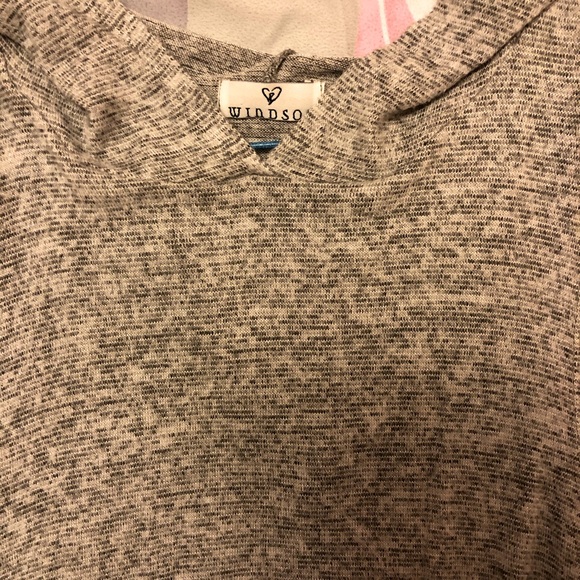 Gray sleeveless sweater - Picture 2 of 4